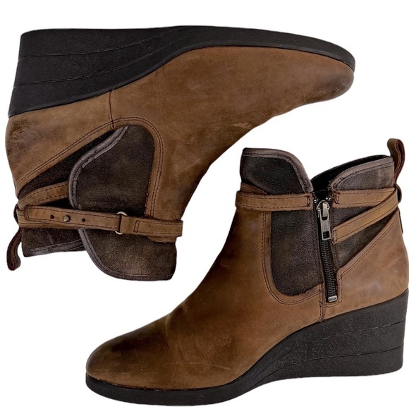 UGG Australia EMALIE Stout Waterproof Leather Ankle Boots - Picture 3 of 15